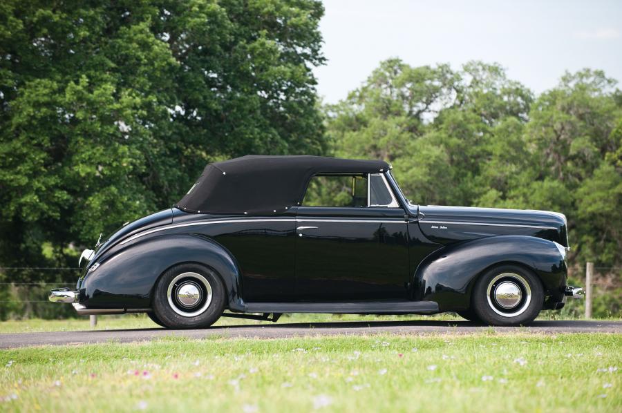  Ford DeLuxe Custom Convertible Coupe 1940 года  (фото 21 из 48)